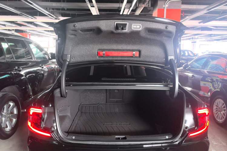 Used Volvo S90 2025 B5 Zhiyuan Luxury Edition