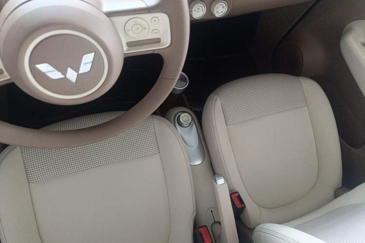 Used Wuling Hongguang MINIEV 2025 Four-Door Version Advanced Edition
