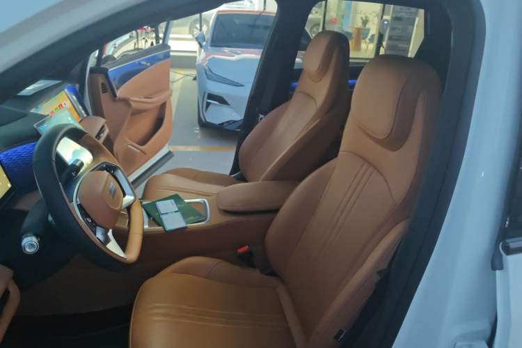 Used  L7 2025 EM-i 115km Exploration+ Edition