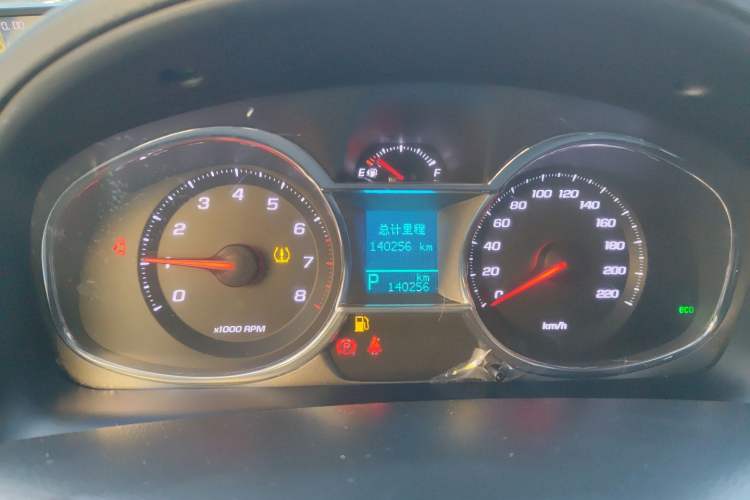 Used Chevrolet Captiva 2015 2.4L 4x4 Flagship Edition 7-Seater
