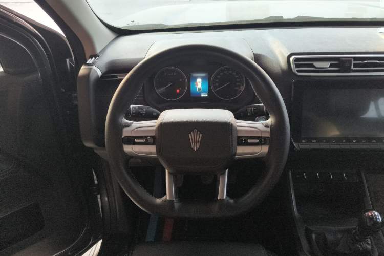 Used JMC DaDao 2023 All-Purpose 2.3T Diesel Manual Two-Wheel Drive Standard-Wheelbase Comfort Edition
