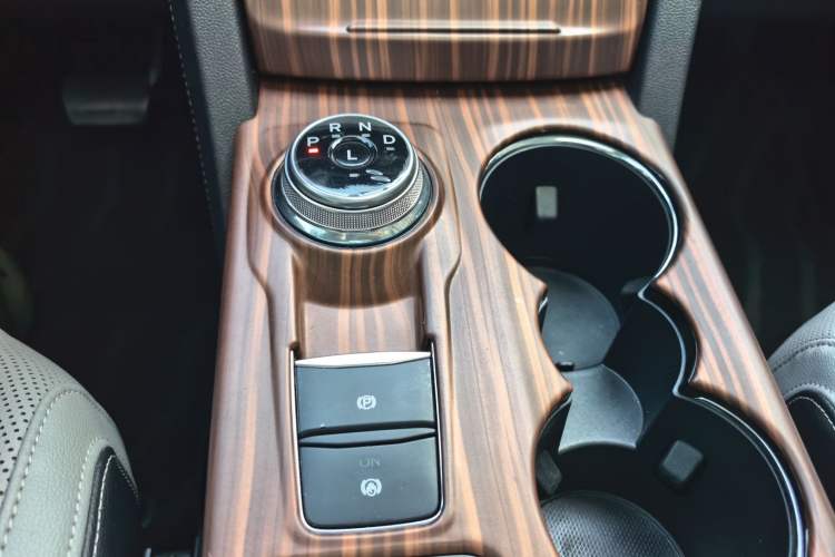 Used Ford Escape 2020 EcoBoost 245 Two-Wheel-Drive Titanium Edition
