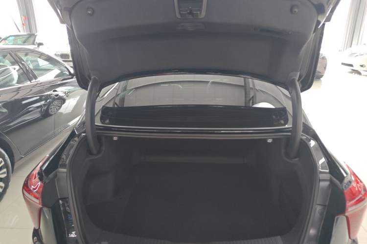 Used Hongqi H5 2024 2.0T Automatic Smart Connect Flagship Edition
