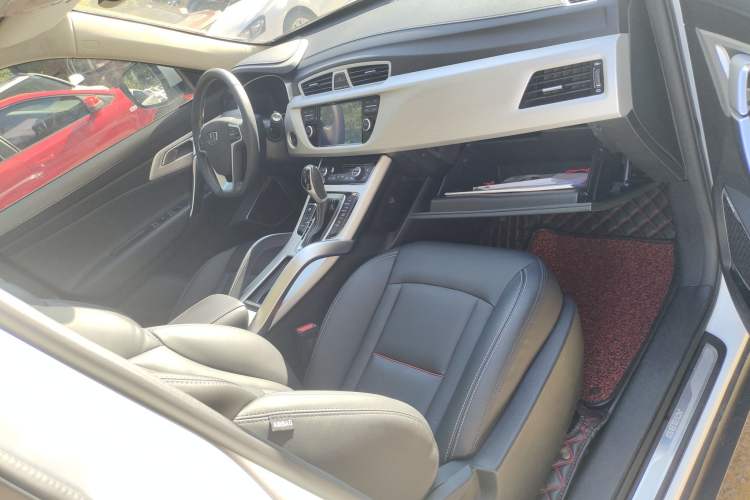 Used Geely Auto Emgrand X7 Sport 2018 1.8TD Automatic Two-Wheel Drive Smart Connect 4G Internet Edition
