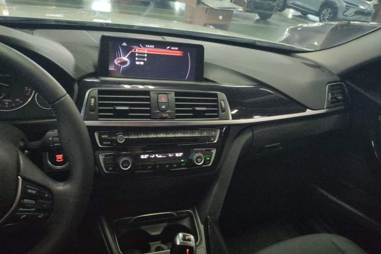 Used BMW 3 Series 2016 320Li Ambition Model
