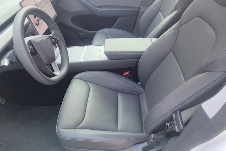 Used Tesla Model Y 2025 Rear-Wheel-Drive Version