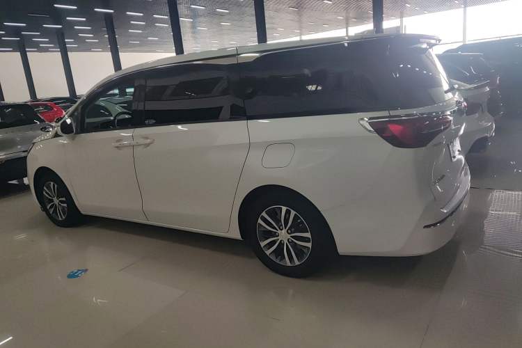 Used Buick GL8 2022 ES Landtrek 653T Comfort Edition
