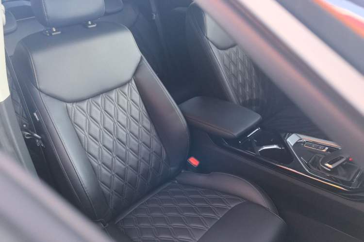 Used Wuling Asta 2022 2.0L DHT Electric-Speed Version
