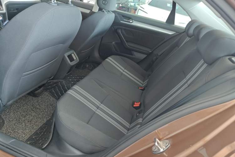 Used Volkswagen Lamando 2015 230TSI DSG Fashion Edition
