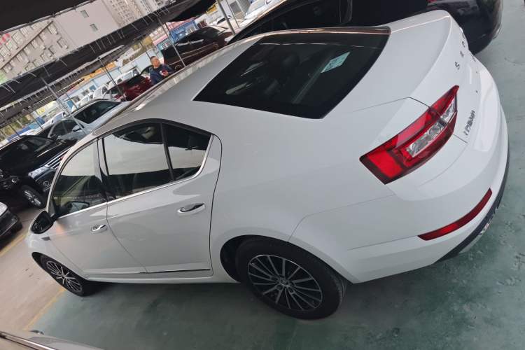 Used Skoda Octavia 2019 1.5L Automatic Smart Drive Luxury Edition China VI Standard
