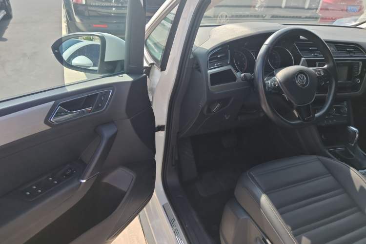 Used Volkswagen Touran 2016 Volkswagen Touran L 280TSI DSG Comfort Edition
