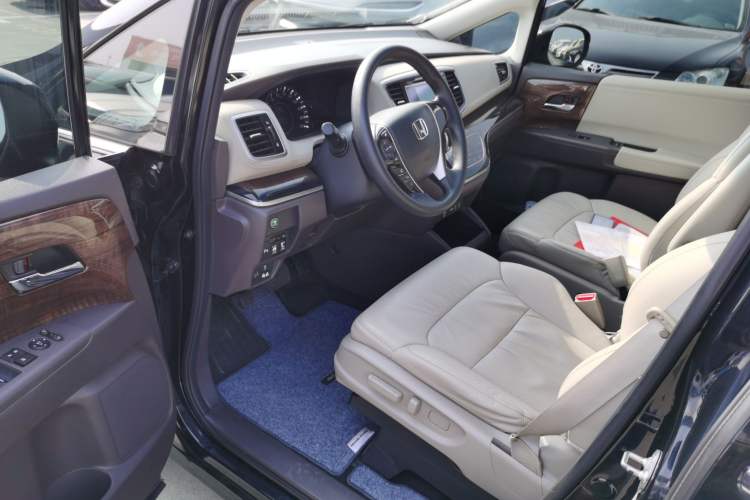 Used Honda Odyssey 2015 Revised 2.4L Luxury Edition
