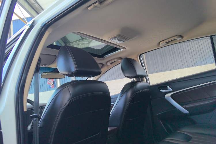 Used Geely Auto Emgrand 2017 Hatchback RS Million Edition 1.5L CVT Upward Version
