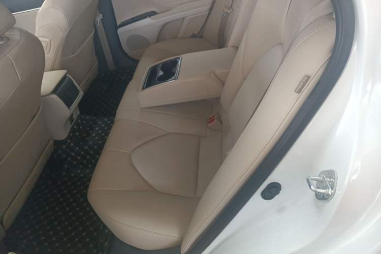 Used Toyota Camry 2021 2.0G Luxury Edition
