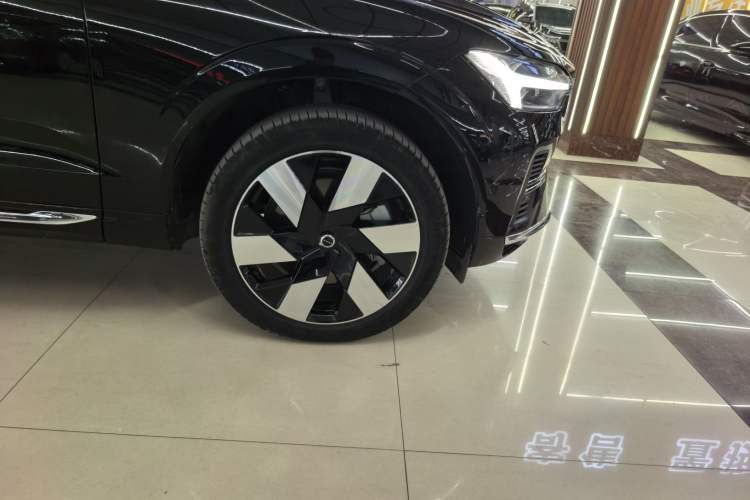 Used Volvo XC60 New Energy 2024 T8 Plug-in Hybrid Long-Range All-Wheel Drive Smart Luxury Edition
