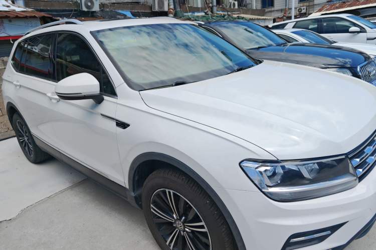 Used Volkswagen Tiguan L 2019 330TSI Automatic Two-Wheel Drive Panoramic Comfort Edition China VI Standard
