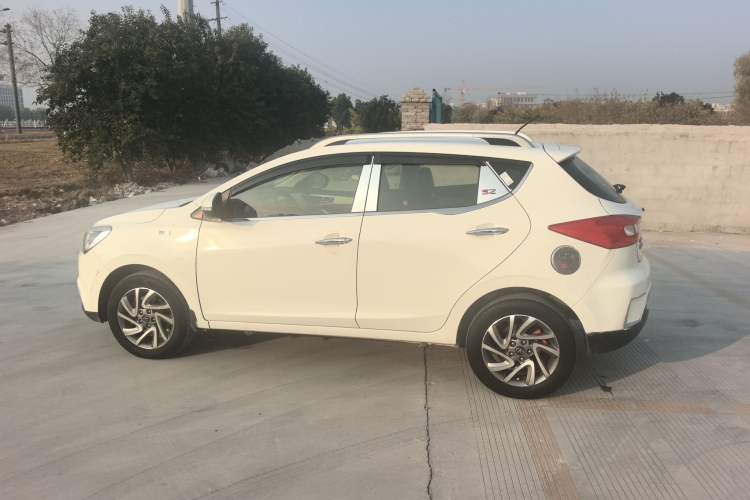 Used  Refine S2 2015 1.5L Manual Luxury Model
