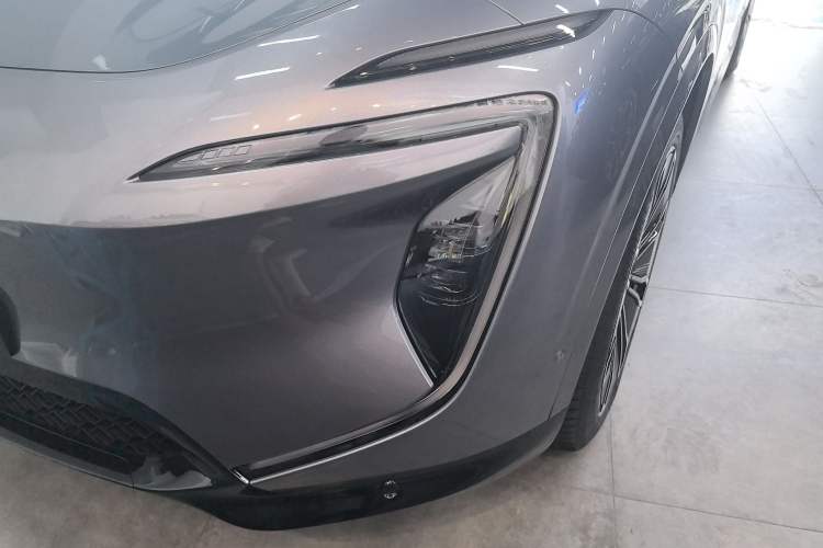 Used  07 2024 Max Extended-Range Edition
