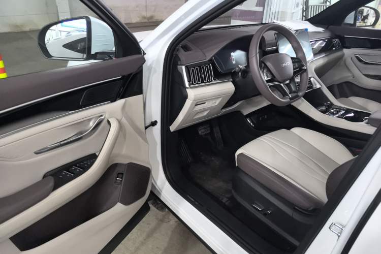 Used BYD Song PLUS New Energy 2025 EV 520km Luxury Version
