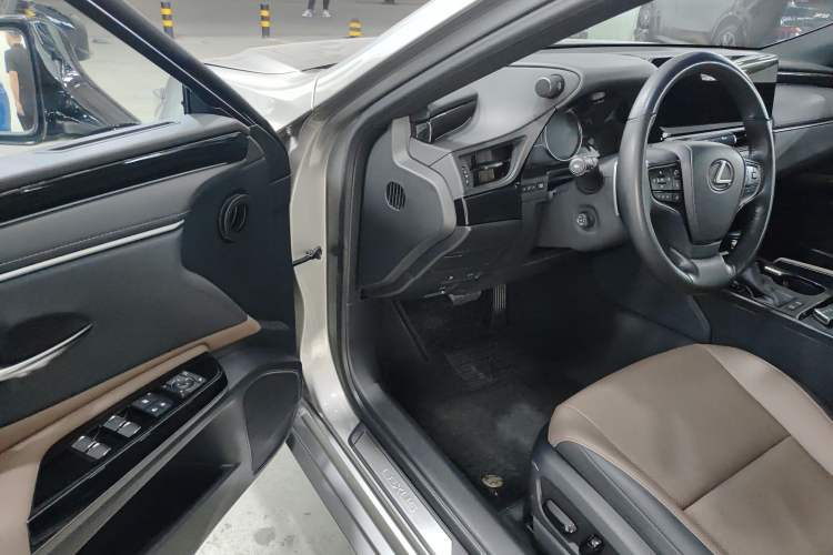 Used Lexus ES 2023 200 Excellence Edition