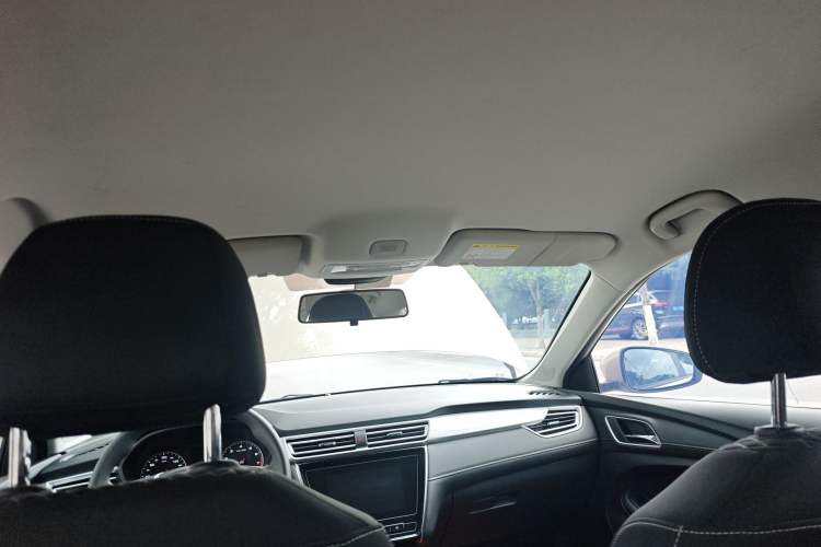 Used Roewe i5 2020 1.5L Manual 4G Connect Luxury Edition
