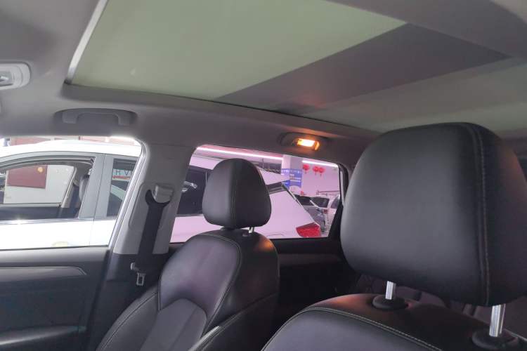 Used Roewe RX5 2016 30T Two-Wheel Drive Automatic Internet Smart Edition
