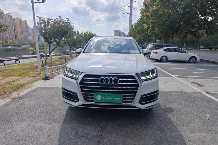 Used Audi Q7 2018 40 TFSI Comfort Model
