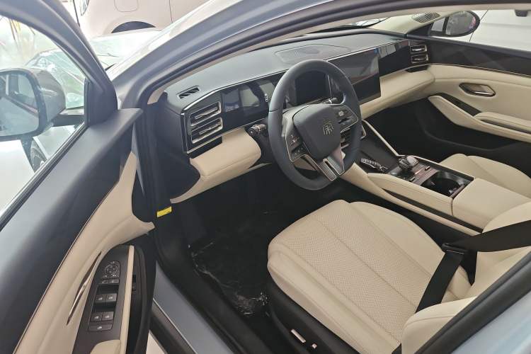 Used BYD Qin L 2024 DM-i 120KM Beyond Model
