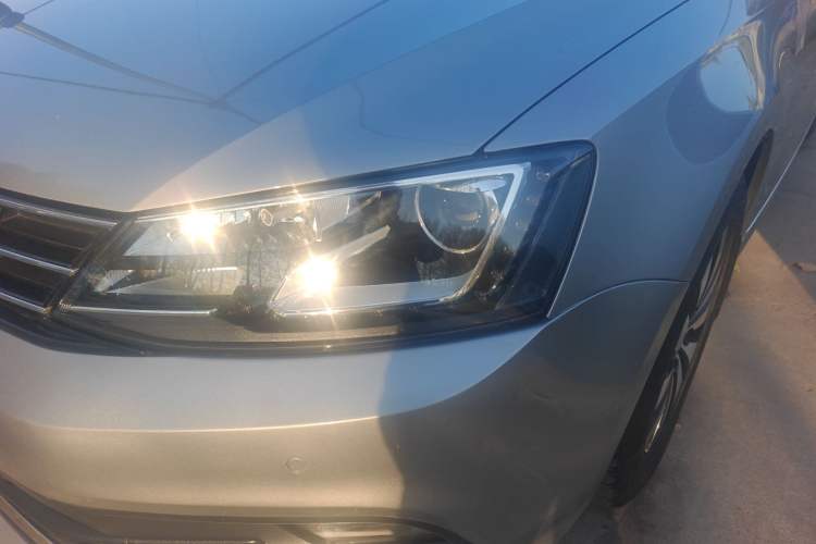 Used Volkswagen Sagitar 2015 230TSI Automatic Luxury Model
