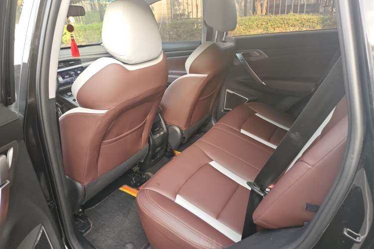 Used Geely Auto Emgrand X7 Sport 2022 1.8TD DCT Zhiya Trim