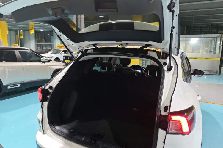 Used Ford Escape 2020 EcoBoost 245 Two-Wheel-Drive Titanium Edition