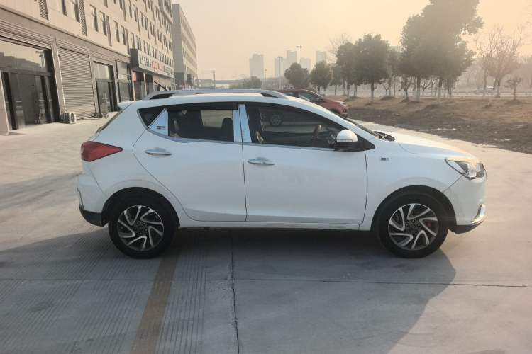 Used  Refine S2 2015 1.5L Manual Luxury Model
