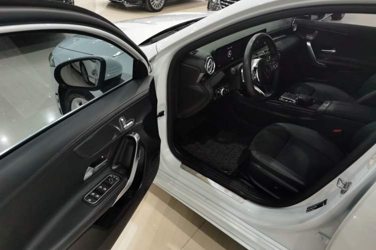 Used Mercedes-Benz A-Class 2021 A 200 L Sport Sedan Fashion Model
