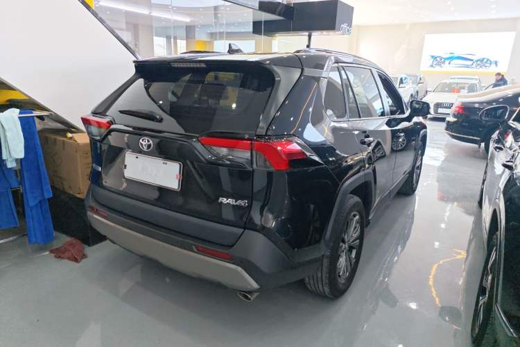 Used Toyota RAV4 2023 2.0L CVT Two-Wheel Drive Fashion Plus Edition
