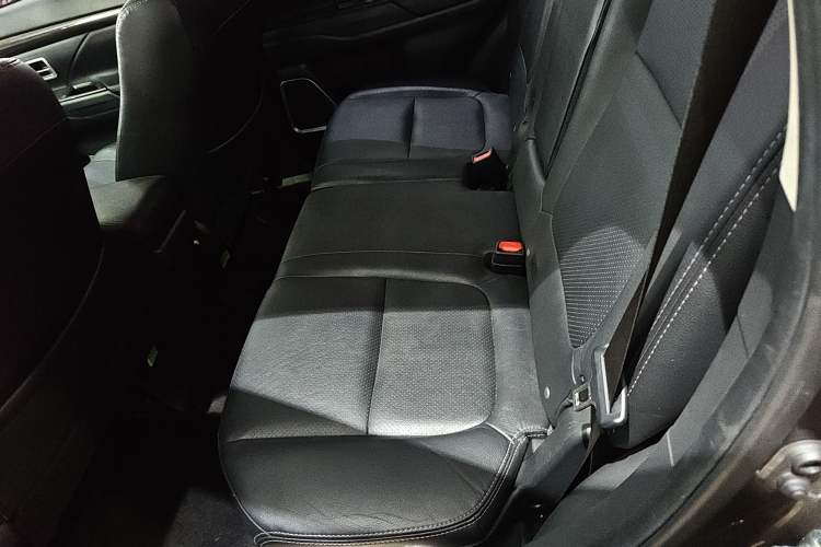 Used Mitsubishi Outlander 2018 2.4L 4x4 Elite Edition 5 Seats
