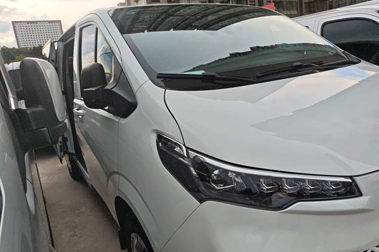 Used Iveco Fidato 2023 C30 Passenger Van 2.0T 93kW Manual Transmission Xingtu Edition Low Roof
