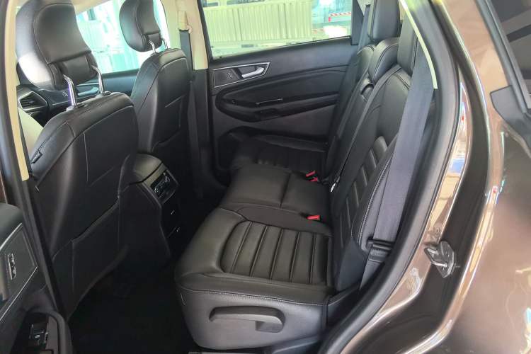 Used Ford Edge 2015 2.0T GTDi 4x4 High-Grade Model
