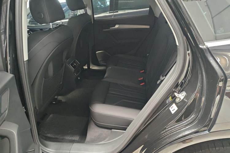 Used Audi Q5L 2022 40T Fashionable and Dynamic Model
