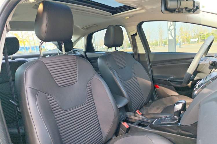 Used Ford Focus 2017 Sedan 1.6L Automatic Fashion Edition Smart Drive Version
