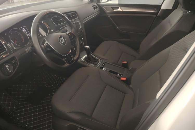 Used Volkswagen Golf 2017 1.6L Automatic Comfort Million-Vehicle Anniversary Edition