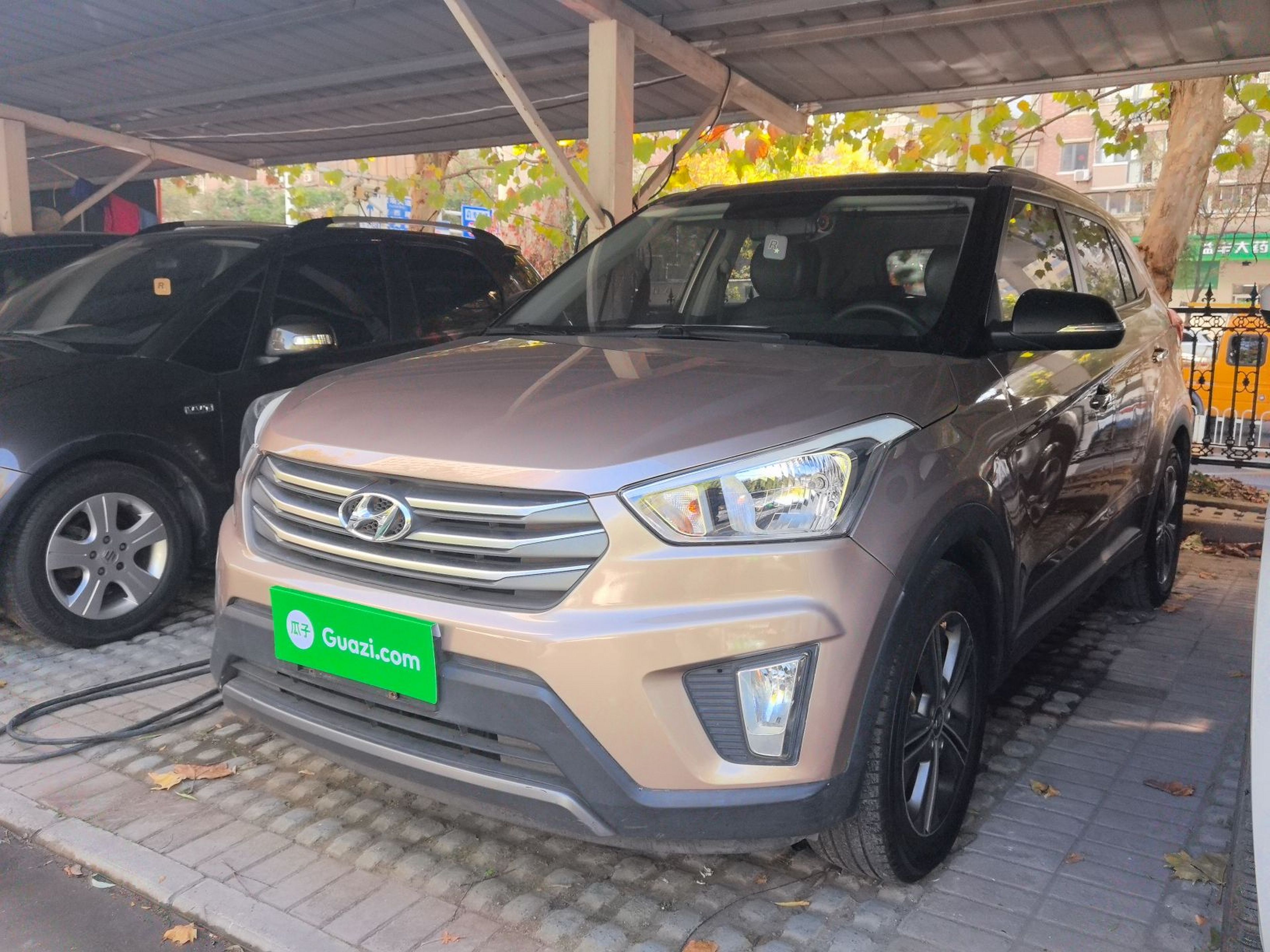 Под передней частью автомобиля