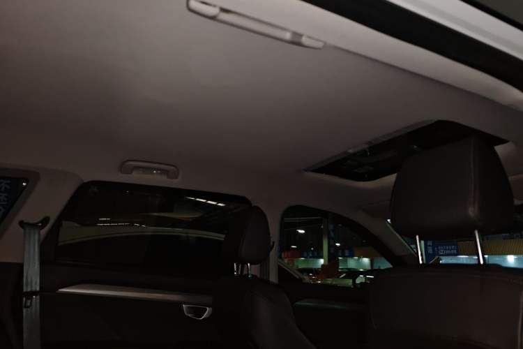 Used Wuling Asta 2022 2.0L DHT Electric-Speed Version
