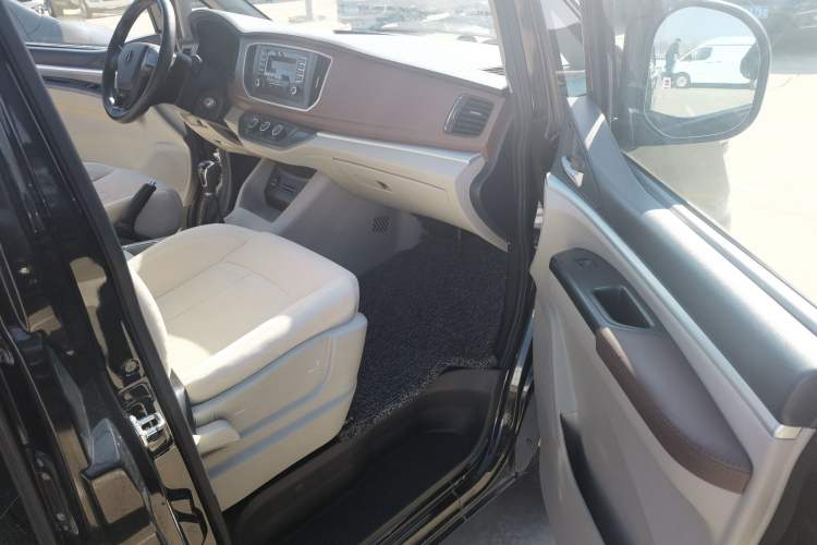 Used FORTHING Lingzhi 2019 M5L 1.6L 9-Seater Base Model China VI Standard