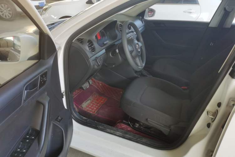 Used Volkswagen Jetta 2015 Value Edition 1.6L Automatic Fashion Version
