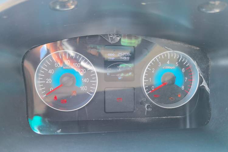 Used Jinbei Hiace X30 2023 1.5L Super-Comfortable Passenger Van 5/6/7-Seater Non-Air-Conditioned Version Model SWC15M
