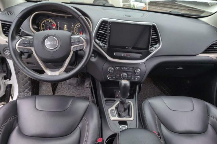 Used  Cherokee 2016 2.4L Leading Edition
