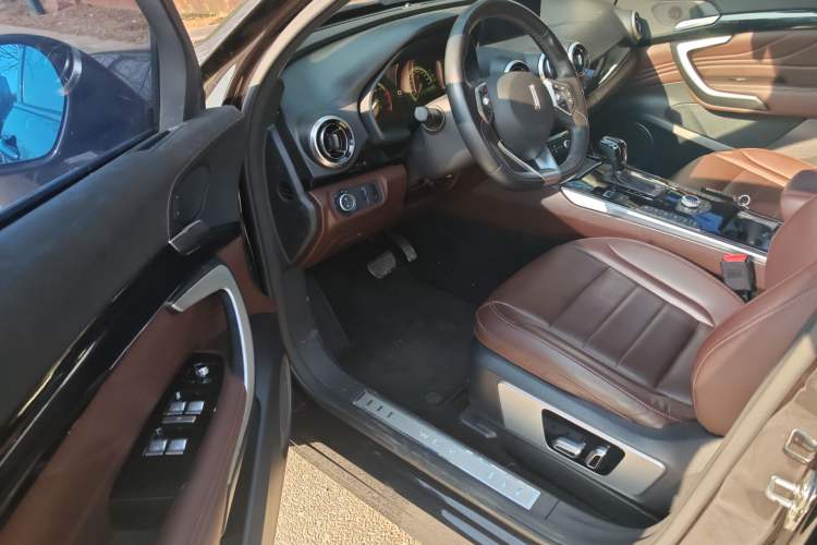 Used Wey VV7 2017 2.0T Ultra-Luxury Version
