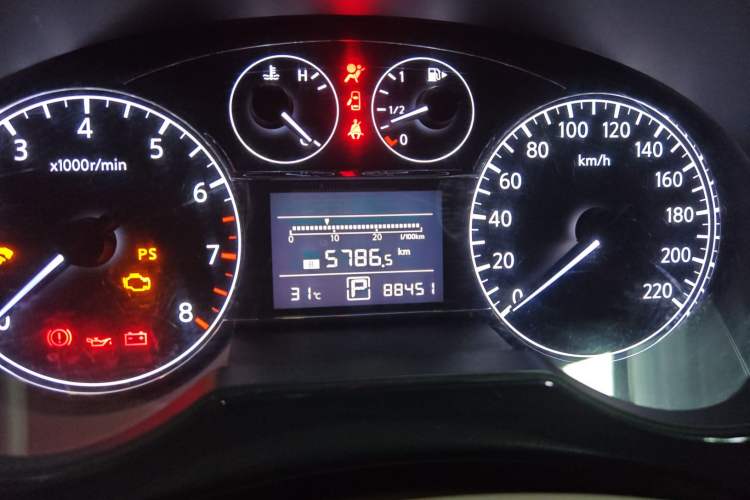 Used Nissan Tiida 2011 1.6L CVT Smart Version
