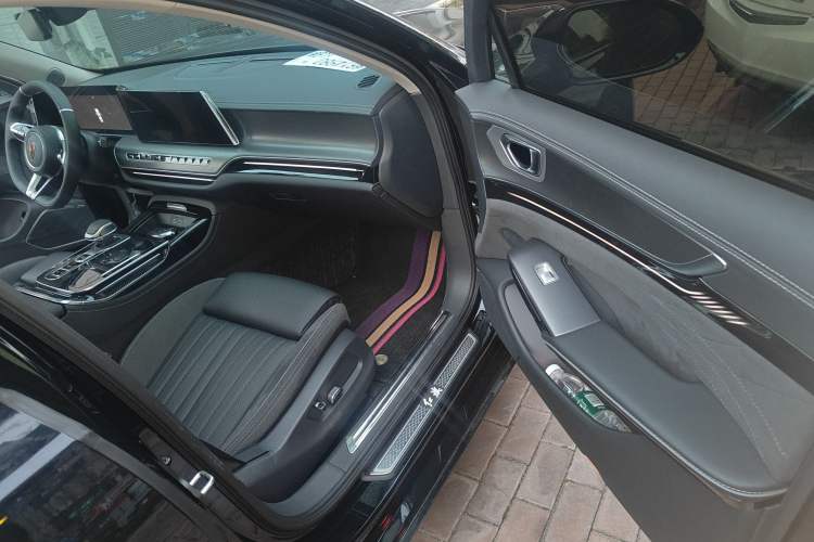 Used Hongqi H9 2025 2.0T Two-Wheel-Drive Flagship Private Enjoyment Style 5 Seats