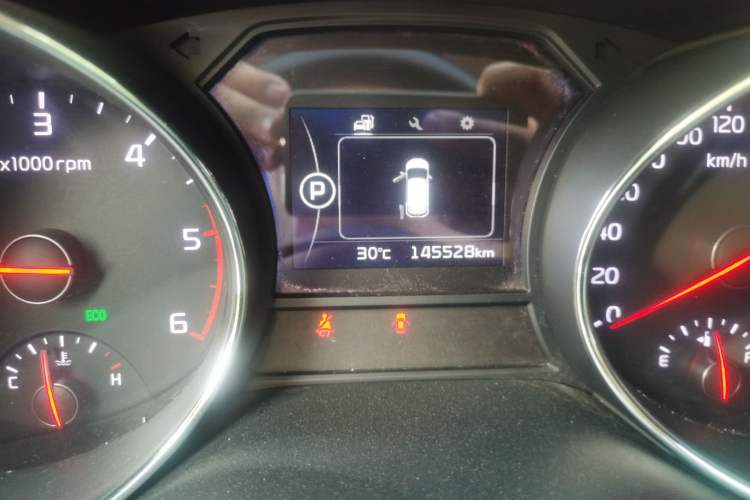 Used Kia Carnival 2015 2.2T Luxury Edition China IV
